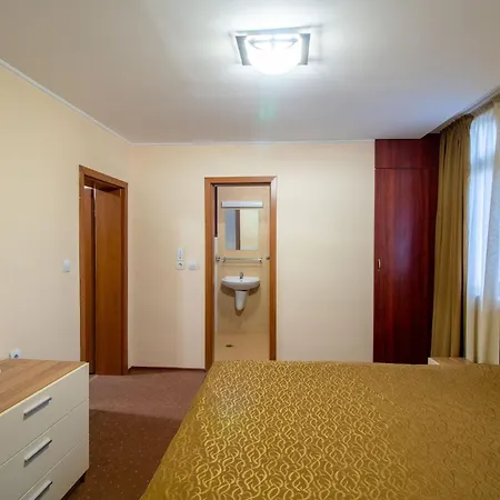 בקתה At - An Affordable Village For Families Or Groups פמפורובו